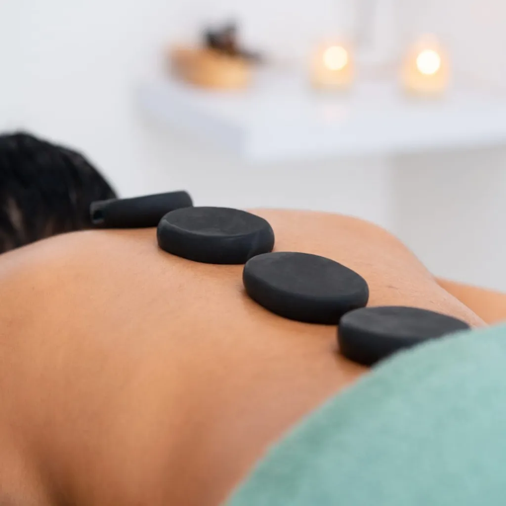MASAJE RELAJANTE CON TERAPIA GEOTERMAL