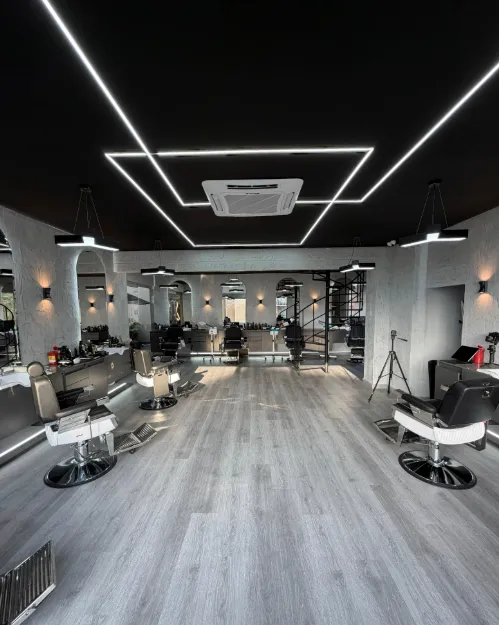 Showy Barber Studio