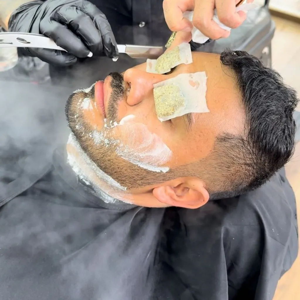 BARBA SOBRE LA SILLA