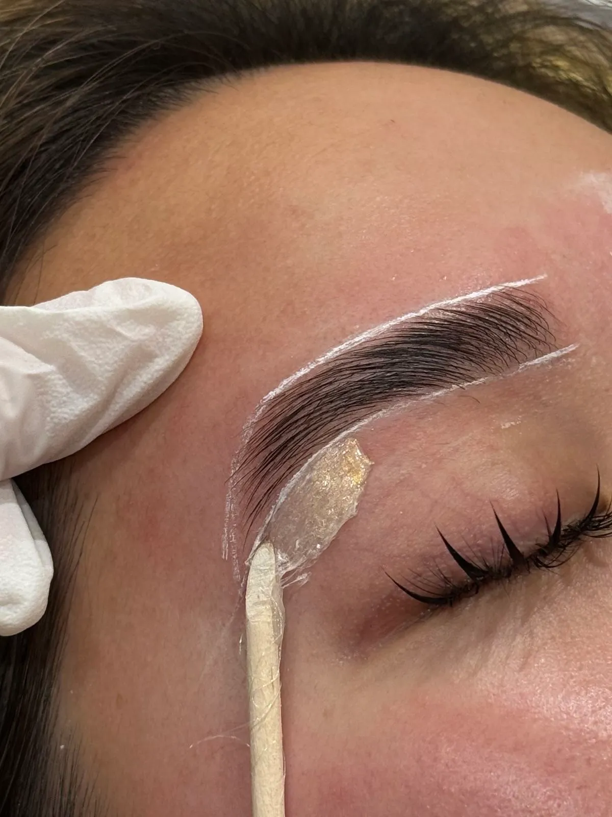 Depilación de cejas en cera