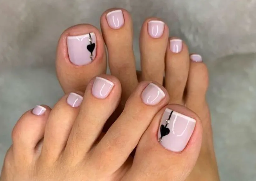 Pedicura tradicional con decoración. - Imagen 1