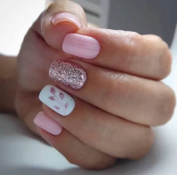 Manicura tradicional con decoración - Imagen 1