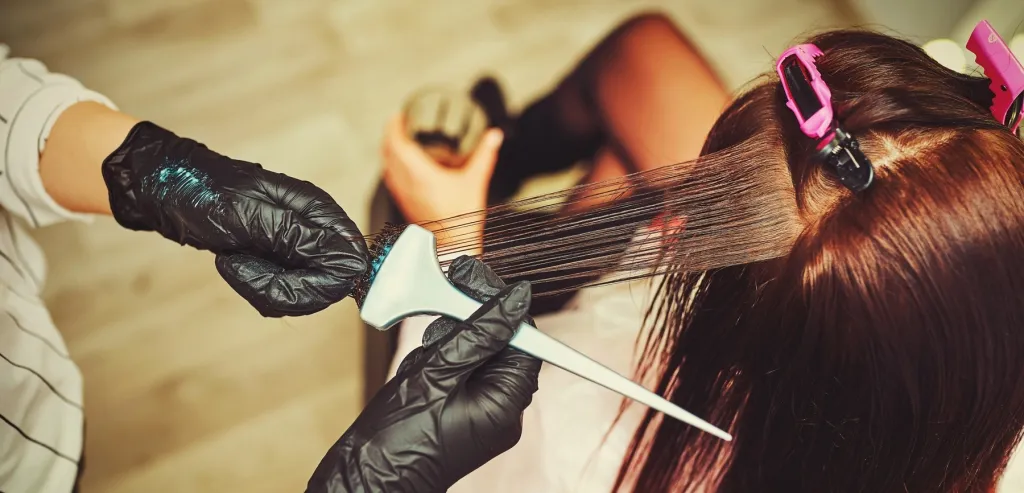 APLICACION DE TINTE (TU NOS PROPORCIONAS EL TINTE NOSOTROS TE LO APLICAMOS). - Imagen 2