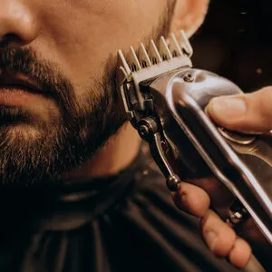 CORTE Y BARBA  (a tu eleccion con perfilado, toalla caliente y/o vaporizador) - Imagen 3