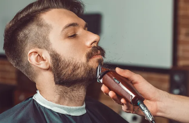 CORTE Y BARBA  (a tu eleccion con perfilado, toalla caliente y/o vaporizador) - Imagen 2
