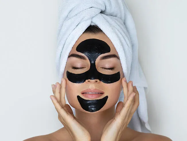 Martes con Estilo (corte y mascarilla negra zona T)