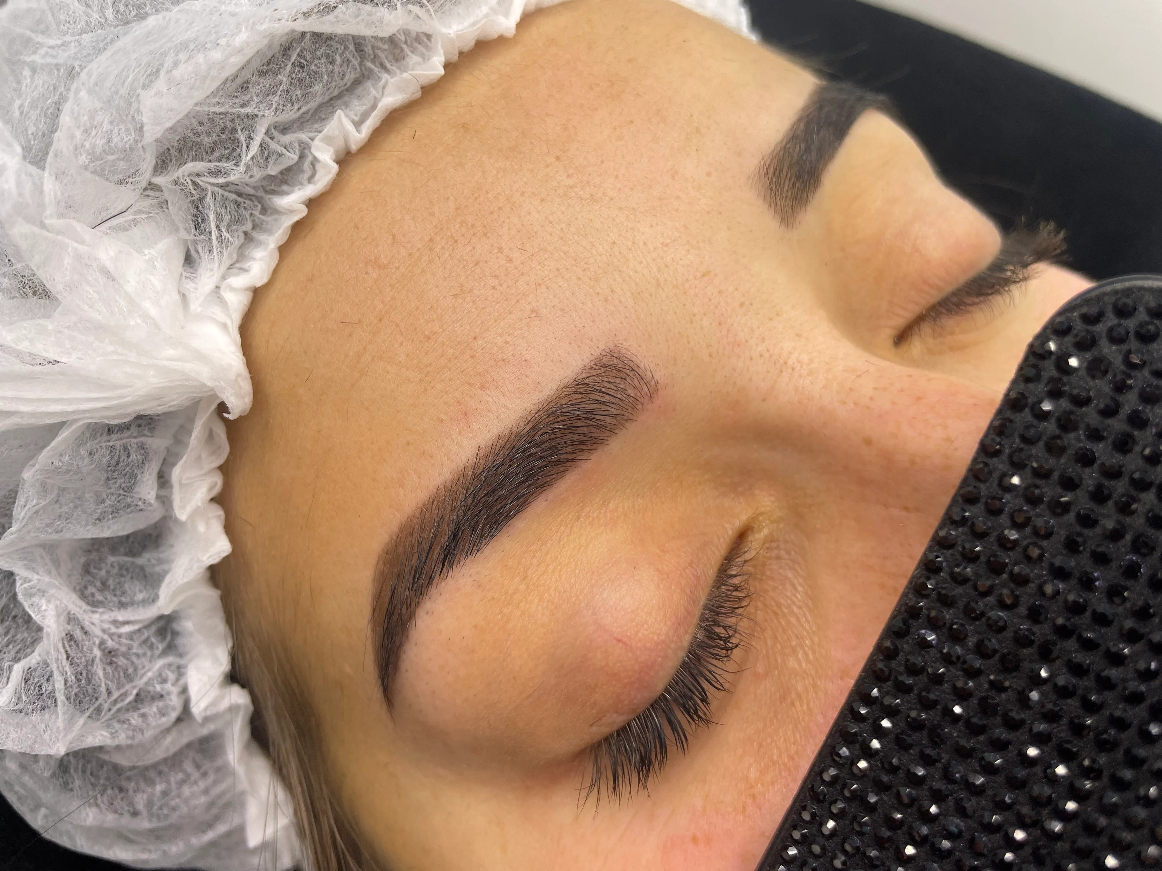 • Cejas con henna
