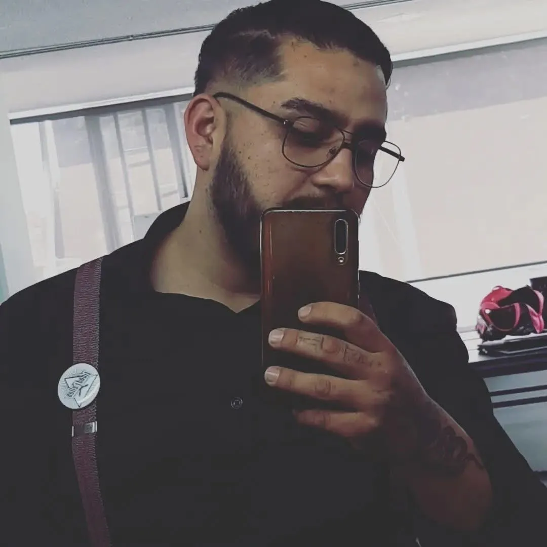 Barber Carlos Govea