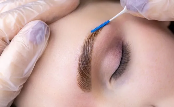 Planchado de cejas