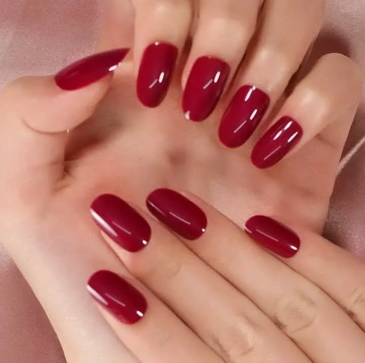 Manicure Semipermanente en uña natural y 2 uñas decoradaa