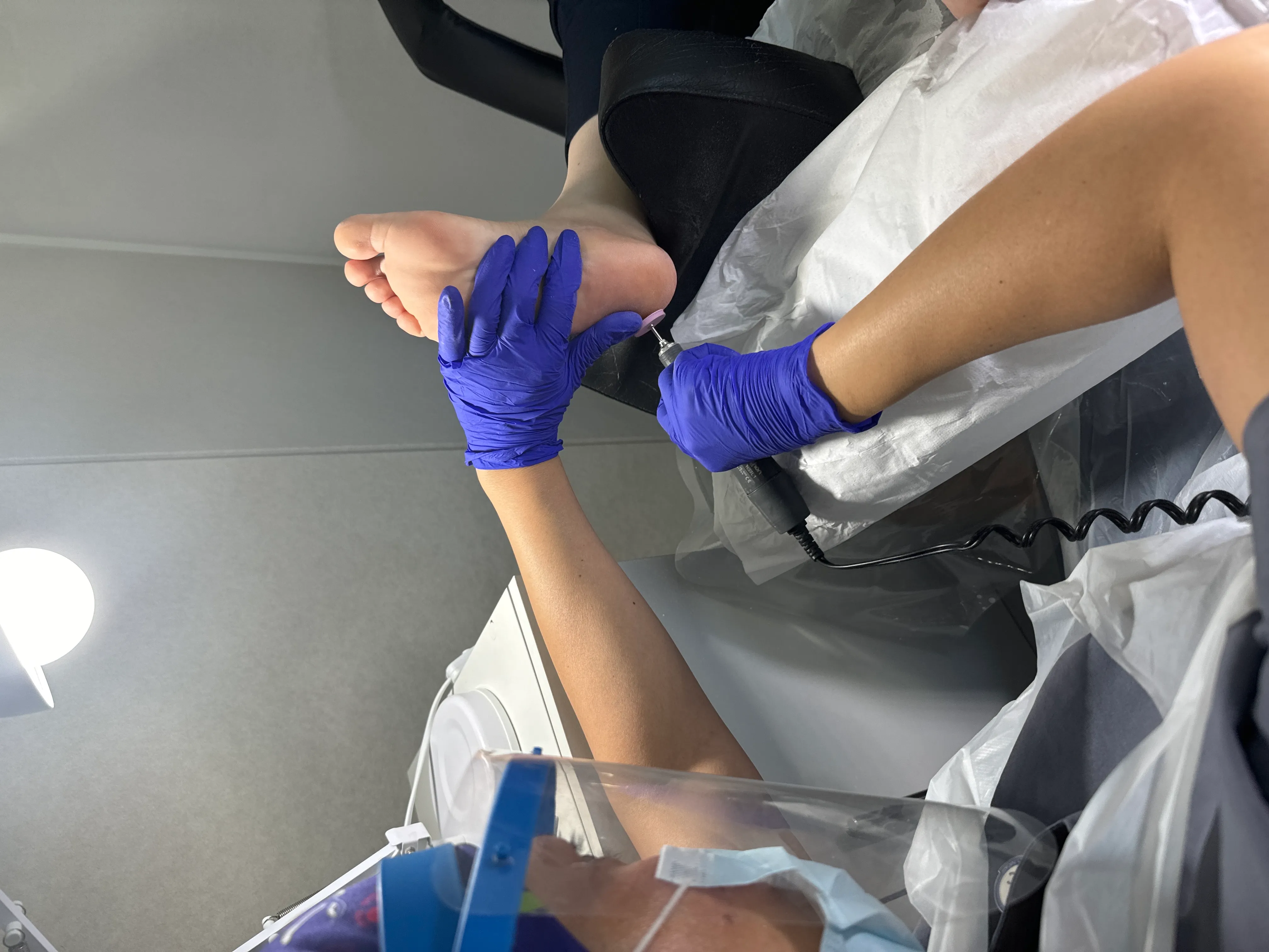 Podología + Reconstrucción en 10 ortejos - Imagen 1