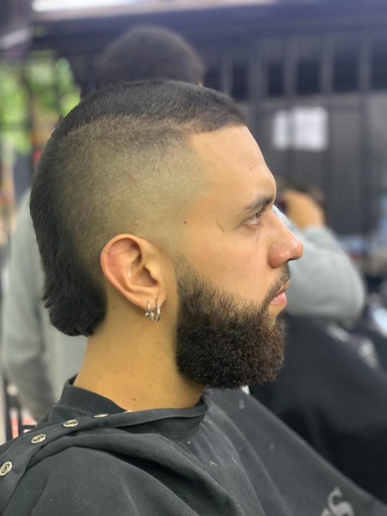 corte y barba o afeitado - Imagen 1