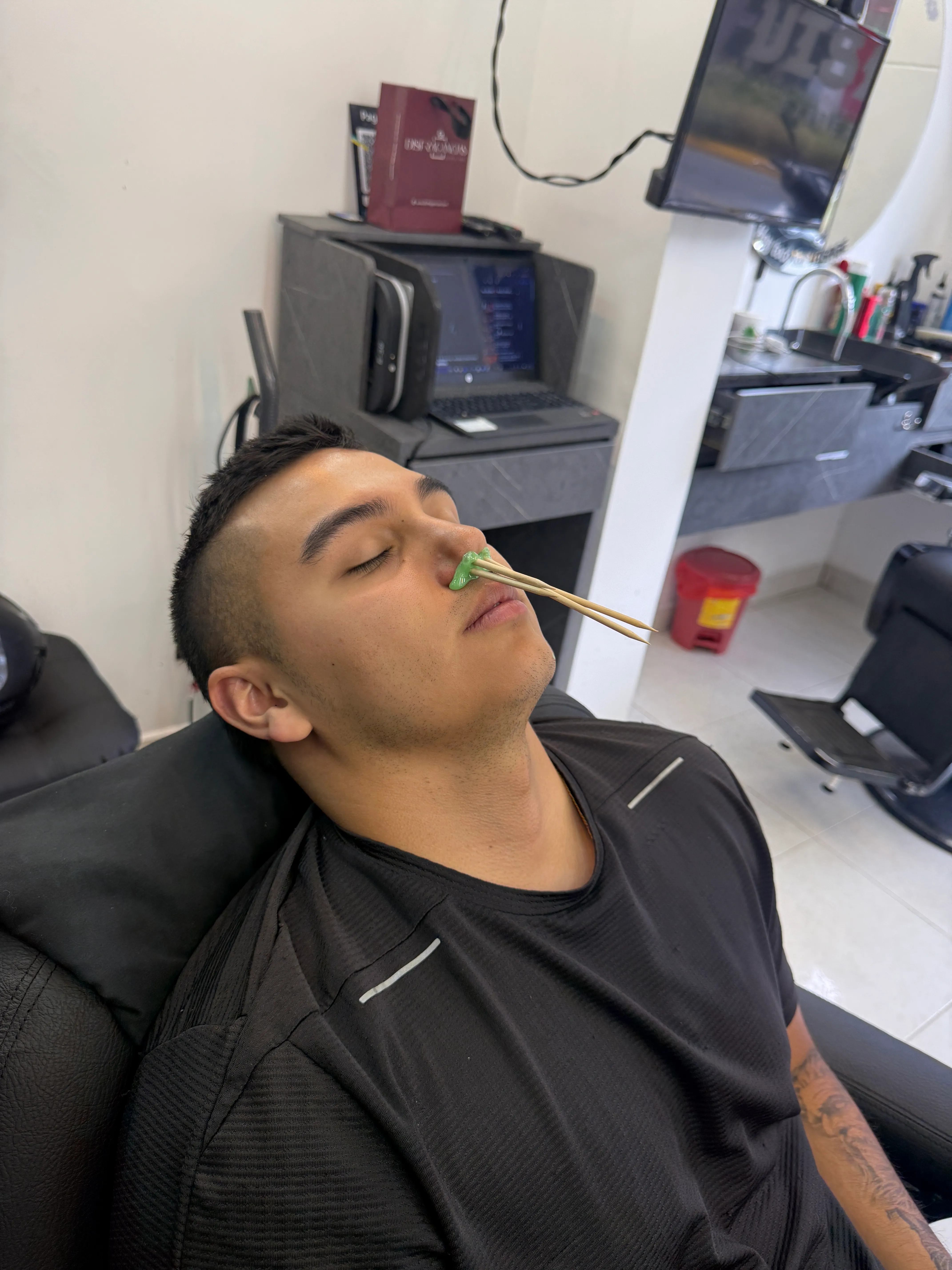 DEPILACIÓN NASAL