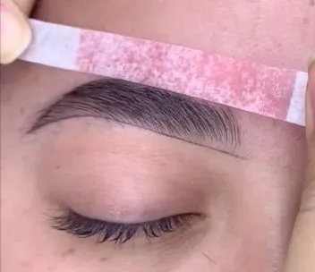 Depilacion de cejas cera fria  - Imagen 1