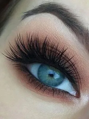 MAQUILLAJE PROFESIONAL CON PESTAÑAS