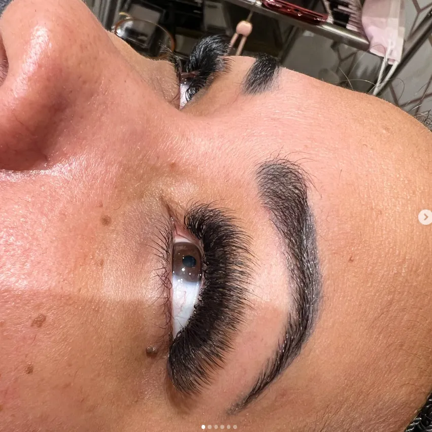 POSTURA PESTAÑAS CLOVER 4D negras