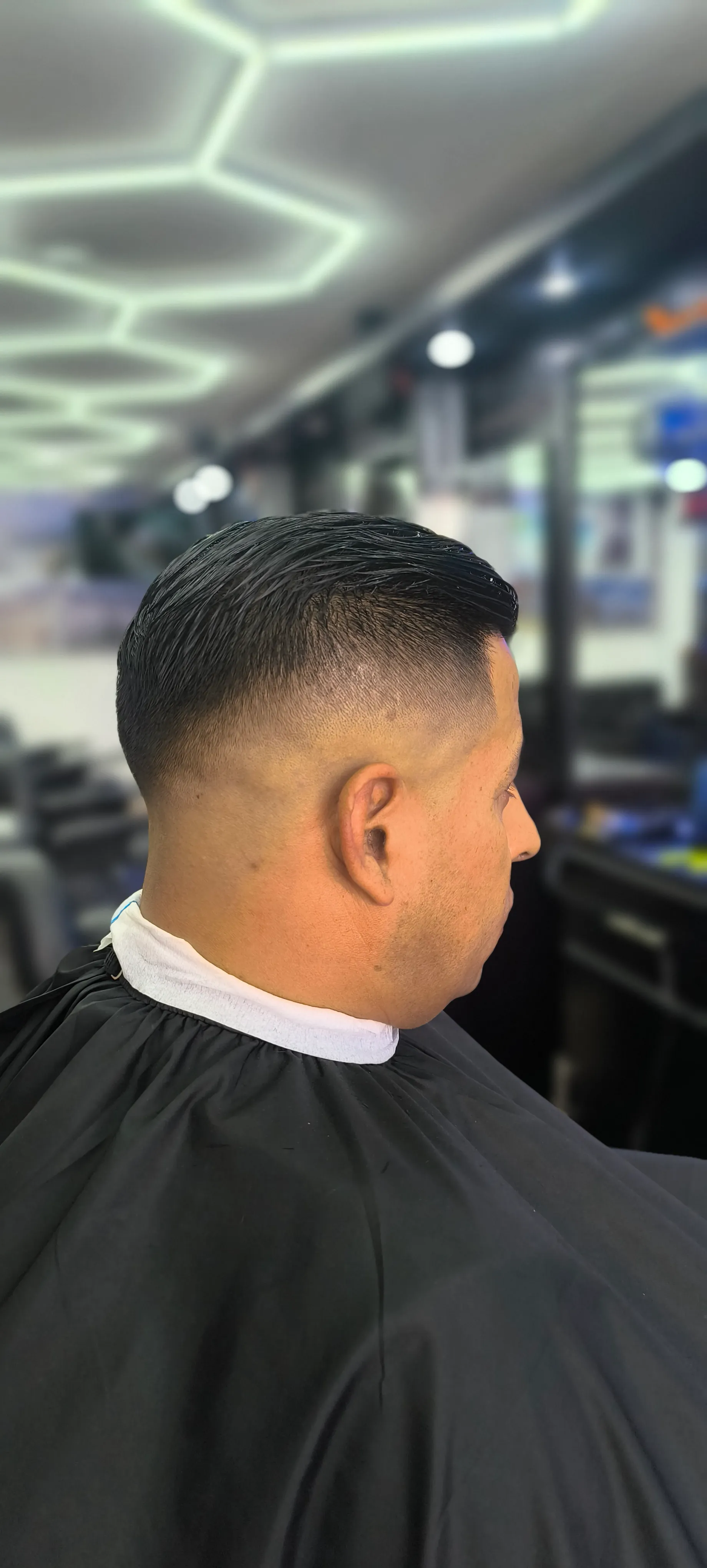 Corte de cabello y cejas