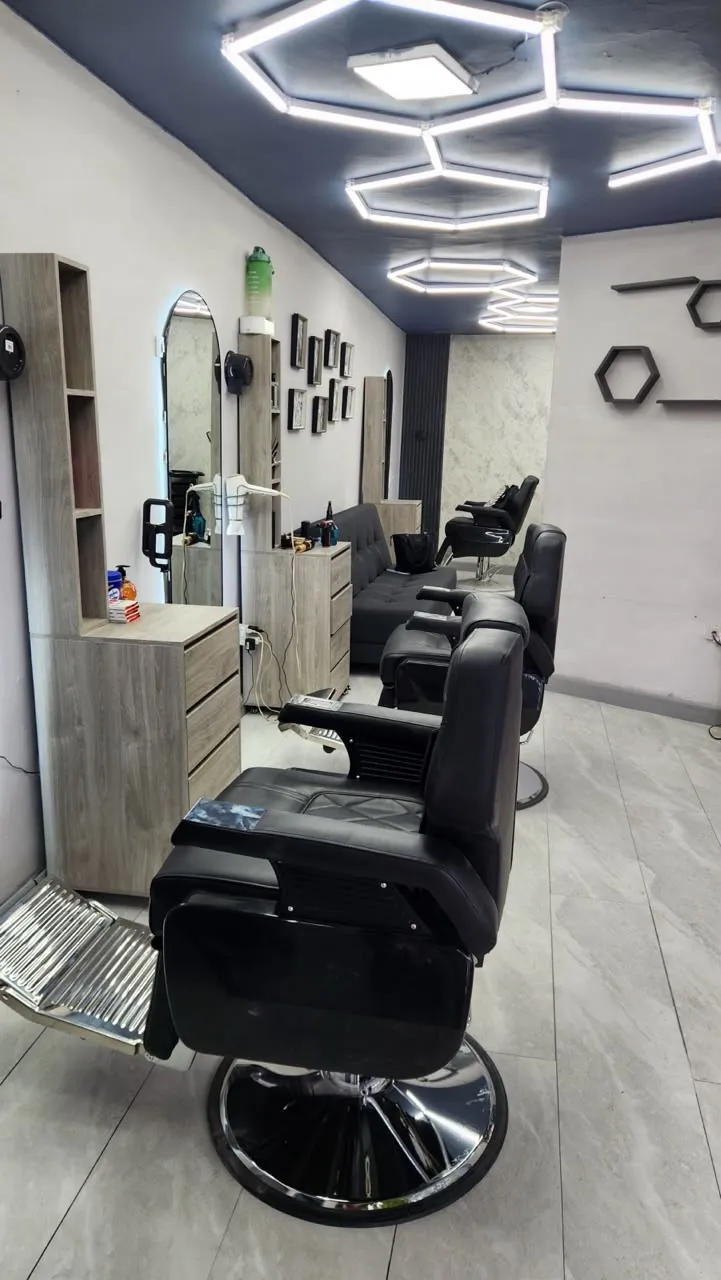 Portada de vid Giraldo Barber cerca de Envigado, Medellín