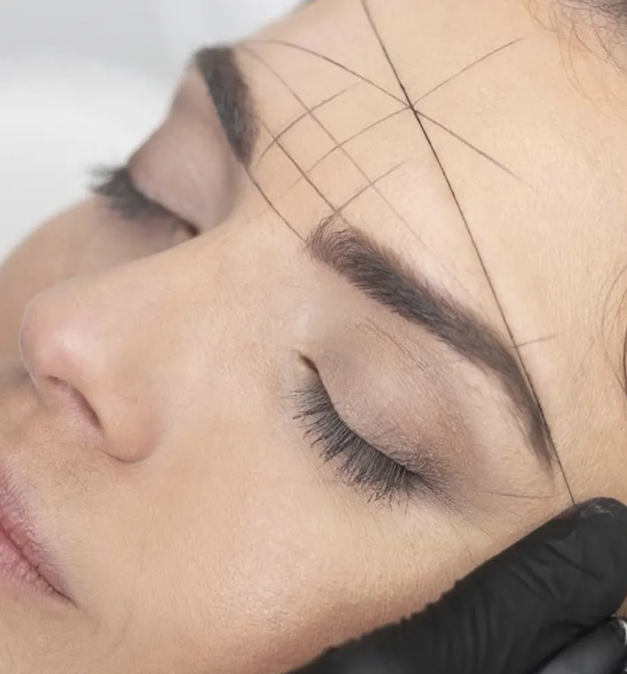 diseño y depilación cejas con cuchilla