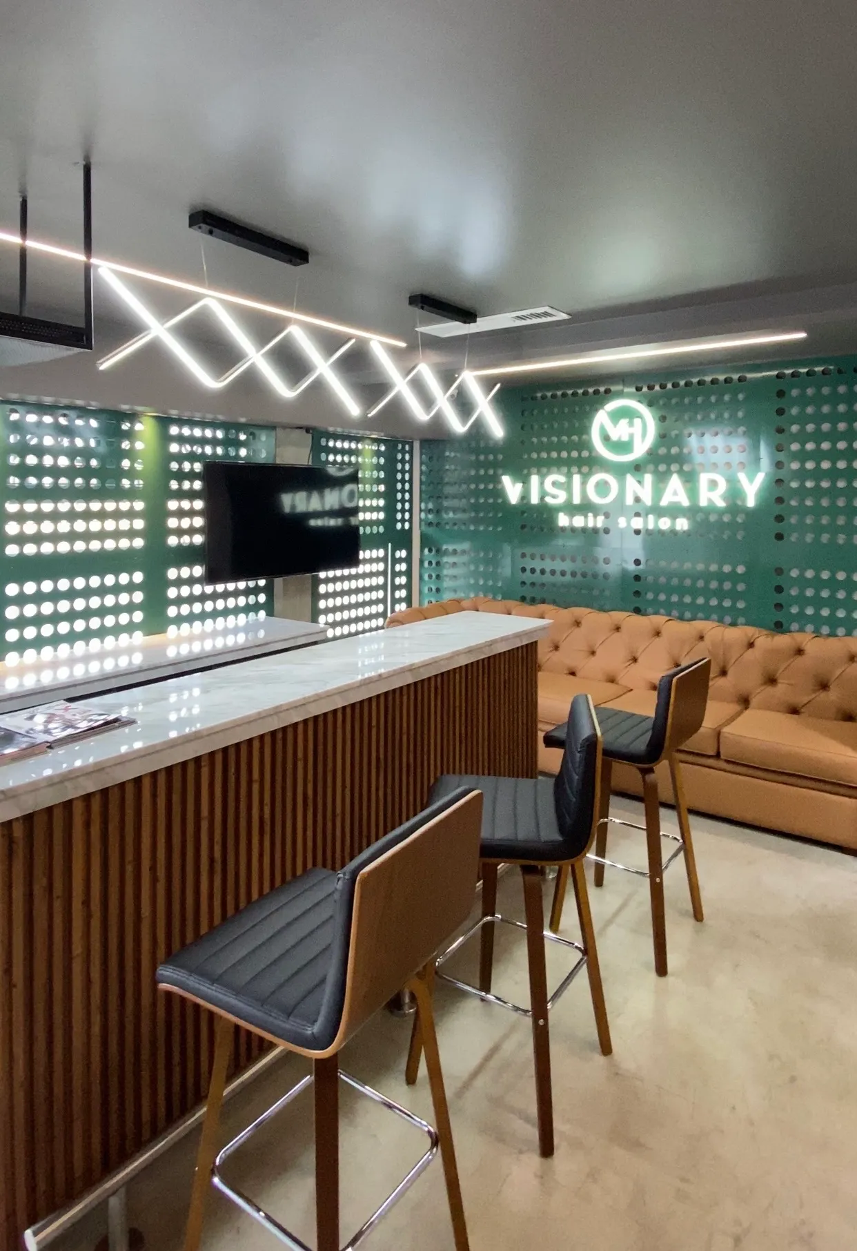 Portada de VISIONARY HAIR SALON, barbería en Barquisimeto