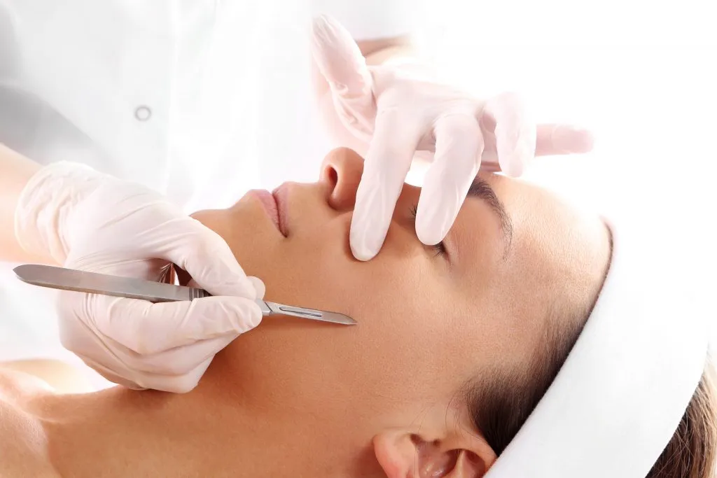Dermaplaning y Renovación Facial