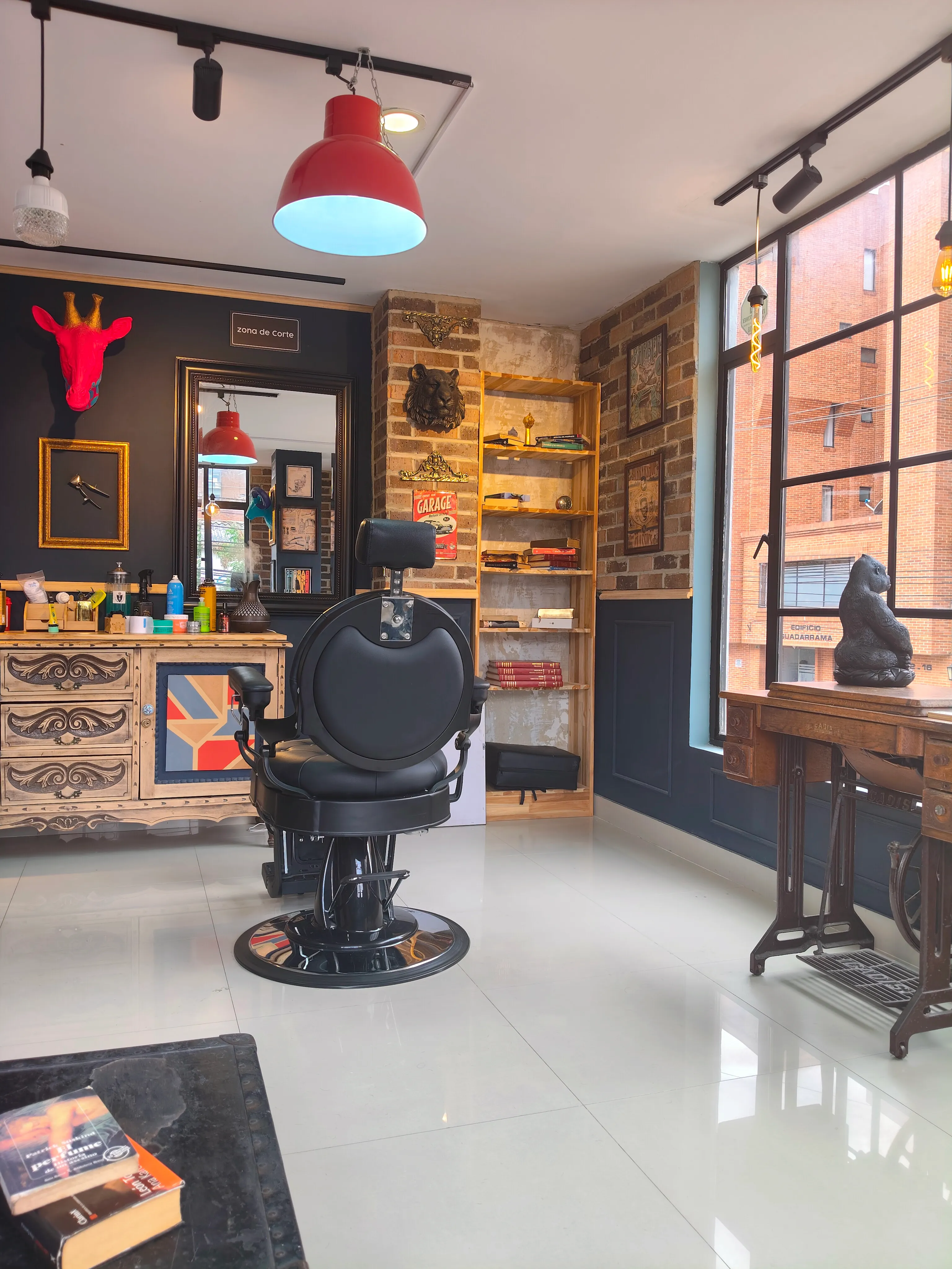 Wallace’s 1985 barber club