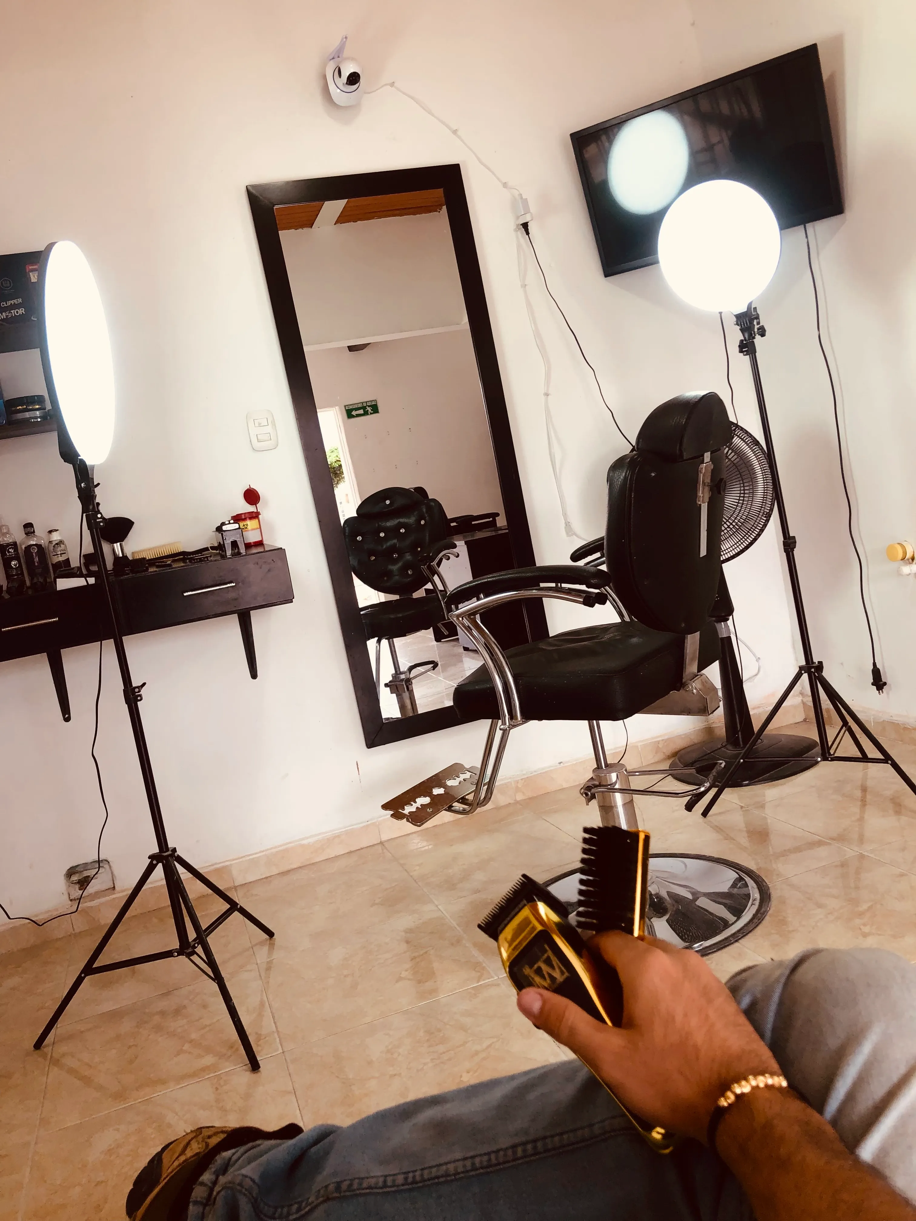 Yl  Barber Studio