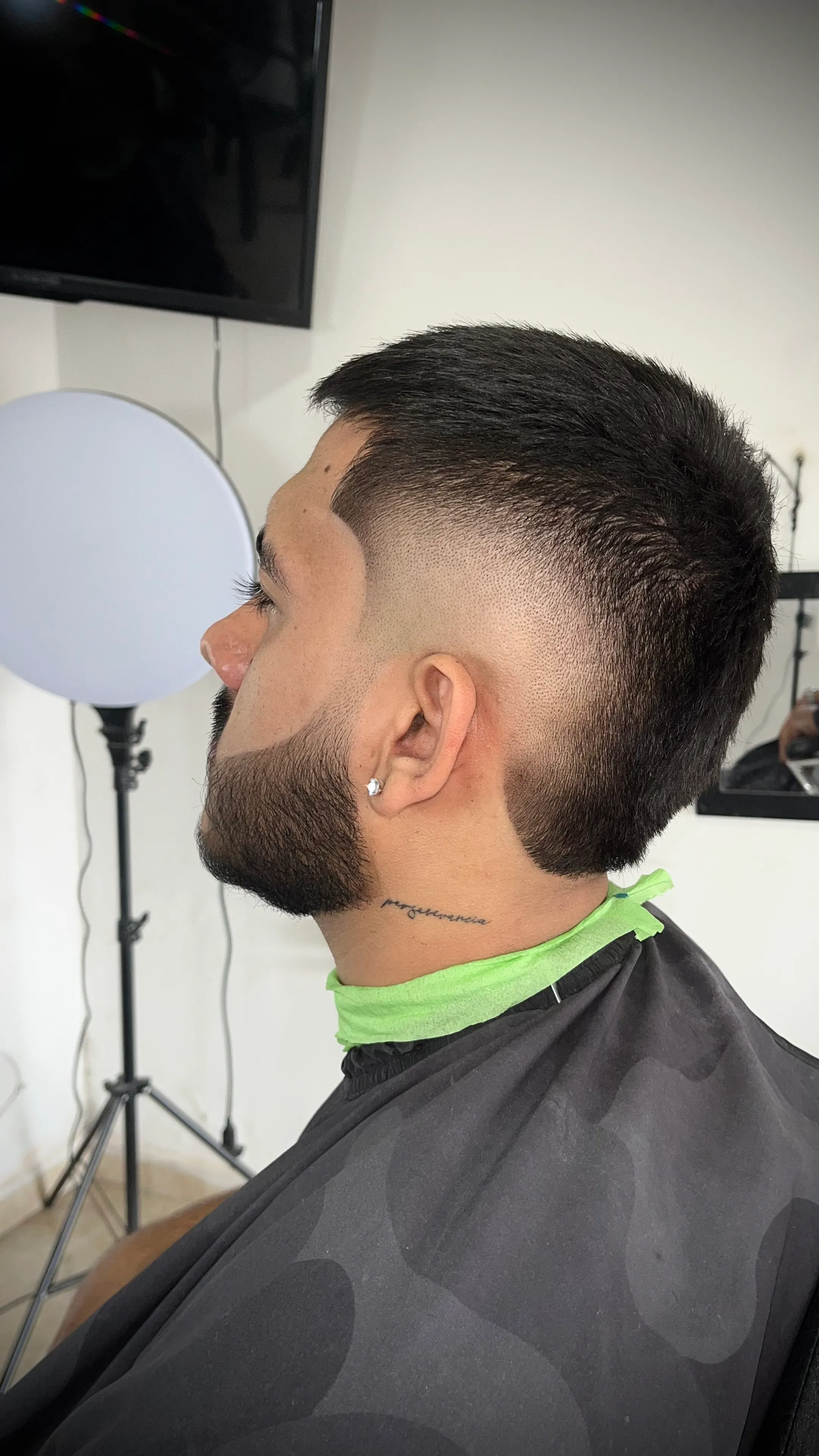 Corte con barba y pigmento